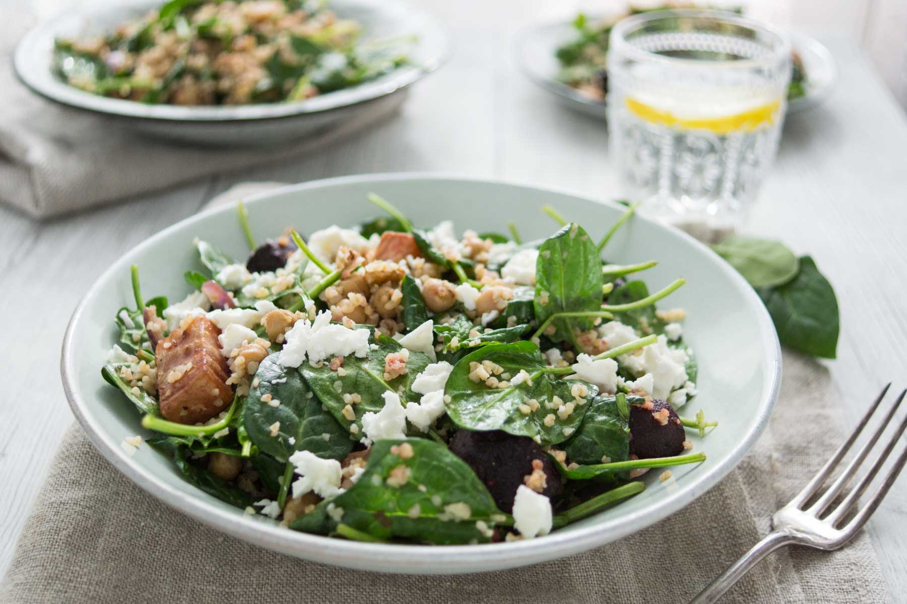 Spinatsalat mit gerösteter Rote Bete, Kichererbsen und Feta