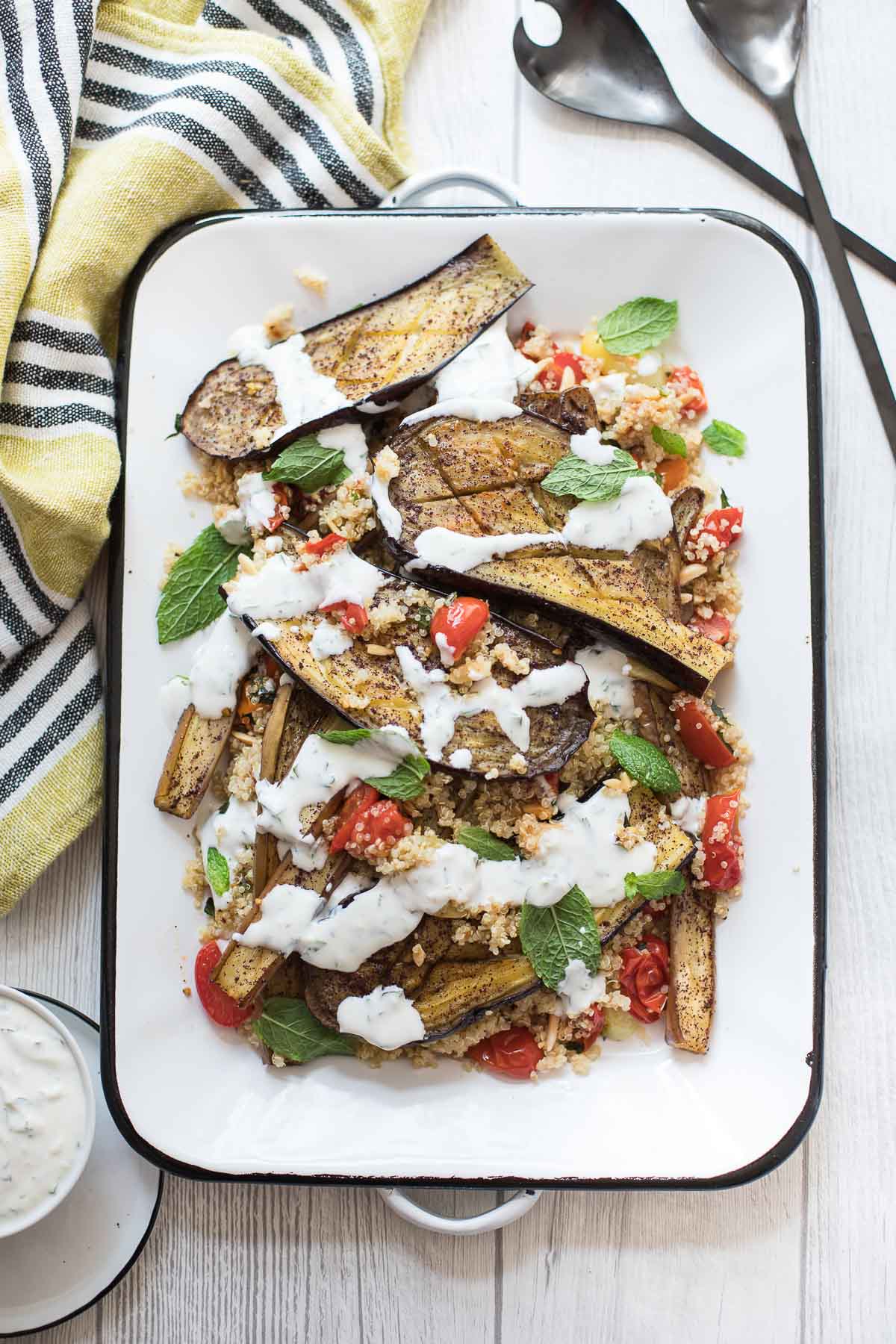 Geröstete Auberginen mit Sumach, Tomaten und Quinoa