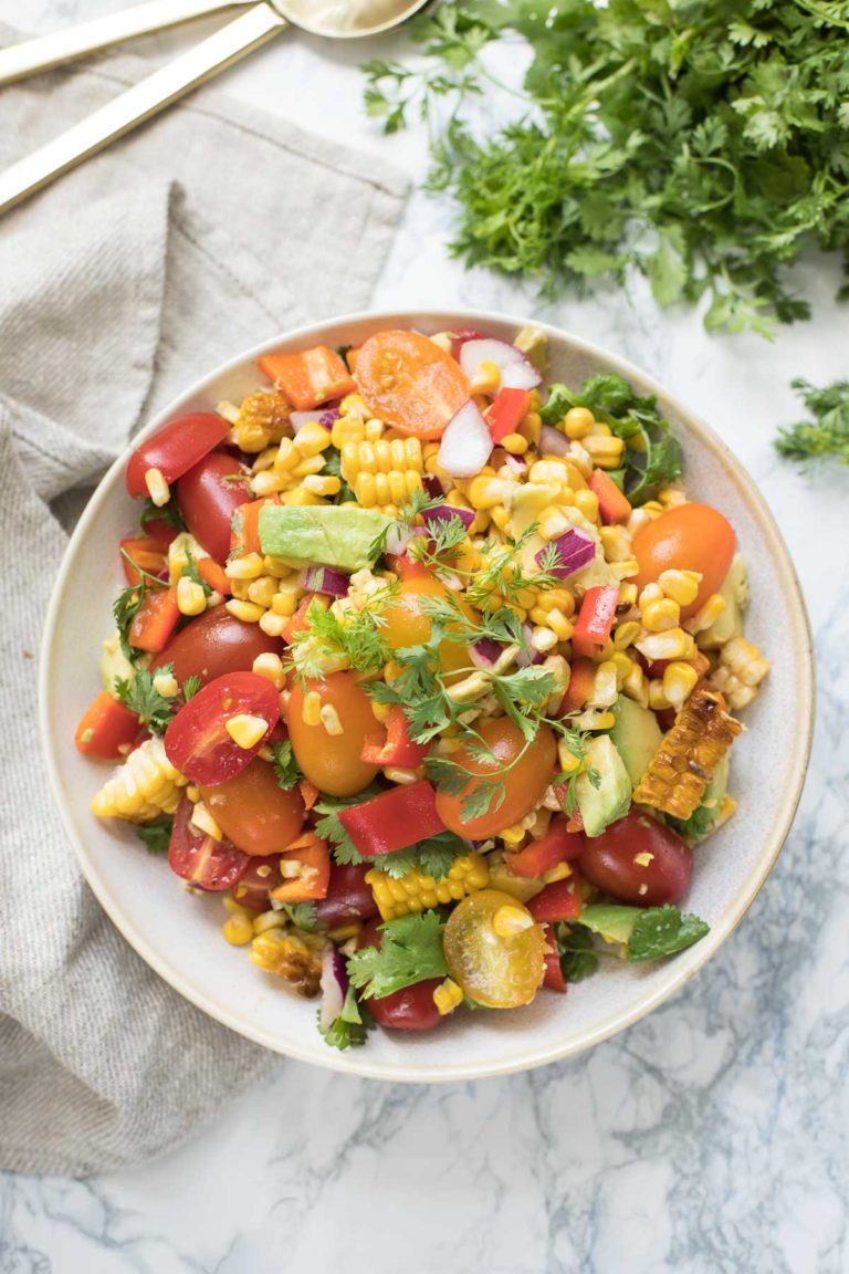Einfaches Tomaten-Avocado-Maissalat Rezept, Vegan