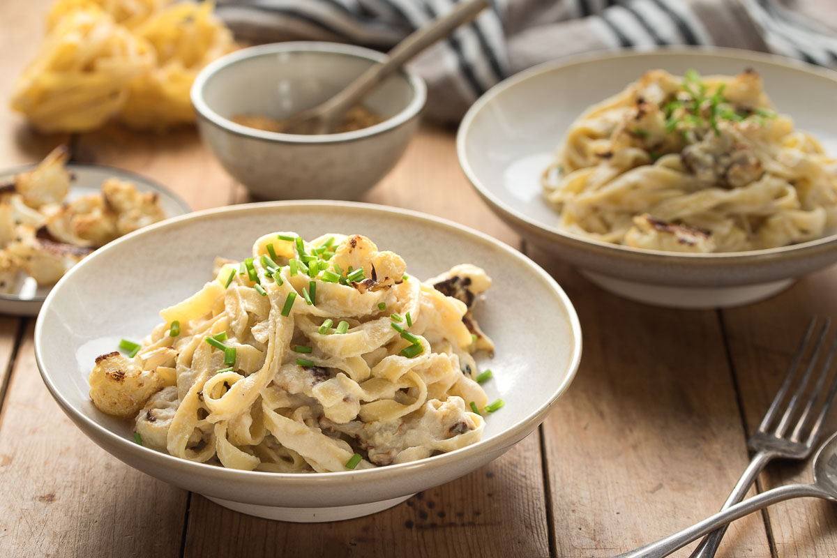 Vegane Fettuccine Alfredo mit geröstetem Blumenkohl Rezept, Cashewkerne-Söße
