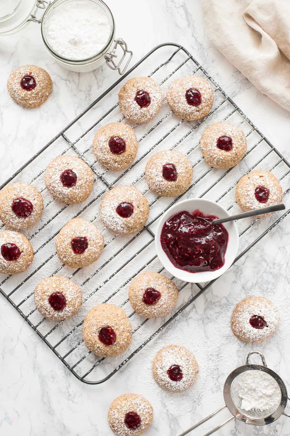 Glutenfreie Engelsaugen, Kulleraugen, Vogelnest, Husarenkrapfen (Weihnachtsplätzchen Rezept)
