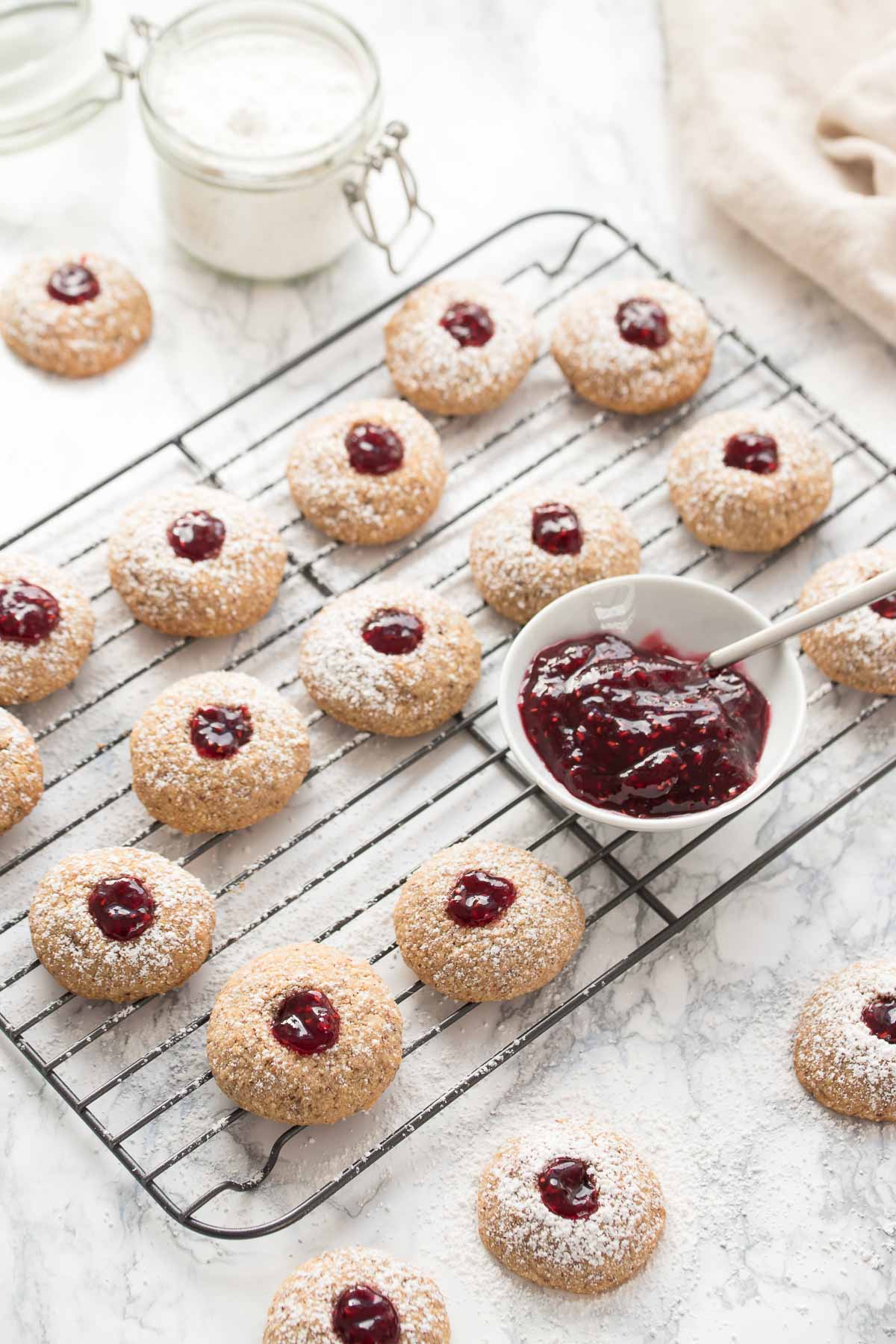 Glutenfreie Engelsaugen (Weihnachtsplätzchen Rezept)