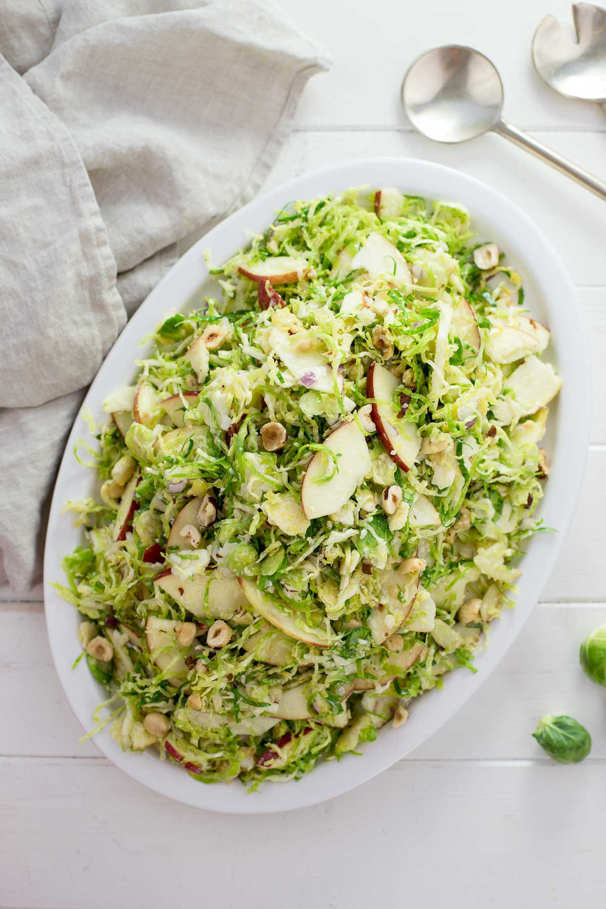 Rosenkohl-Salat mit Apfel, Haselnuss, Parmesan Rezept