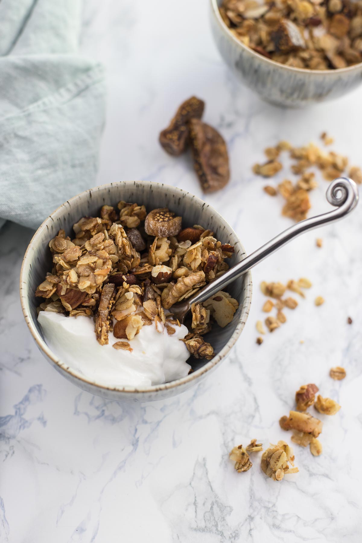 Knuspermüsli Rezept (Granola) mit Feigen, Kokosnuss und Nüssen