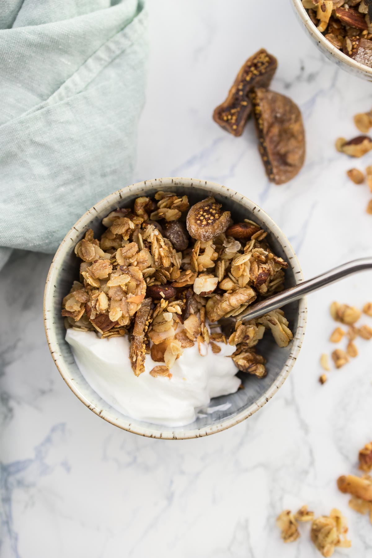 Knuspermüsli Rezept (Granola) mit Feigen, Kokosnuss und Nüssen