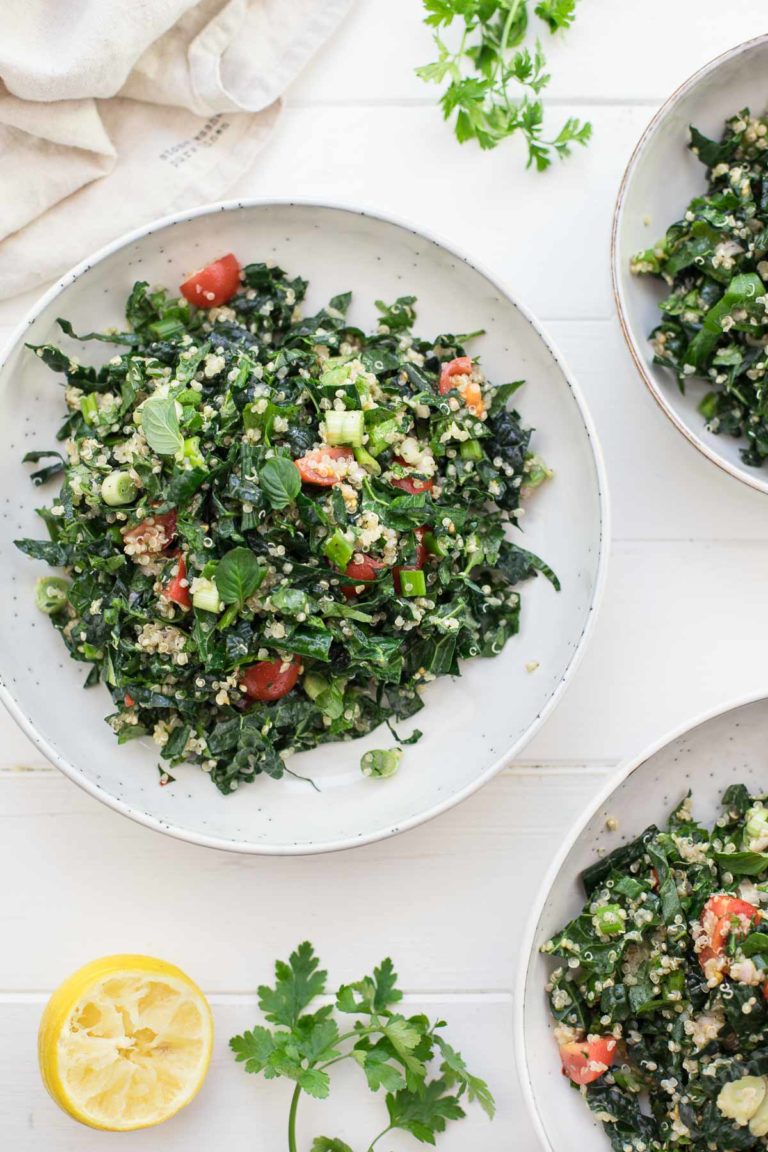Tabouleh-Salat mit Schwarzkohl, Quinoa, Tomaten, vegan rezept