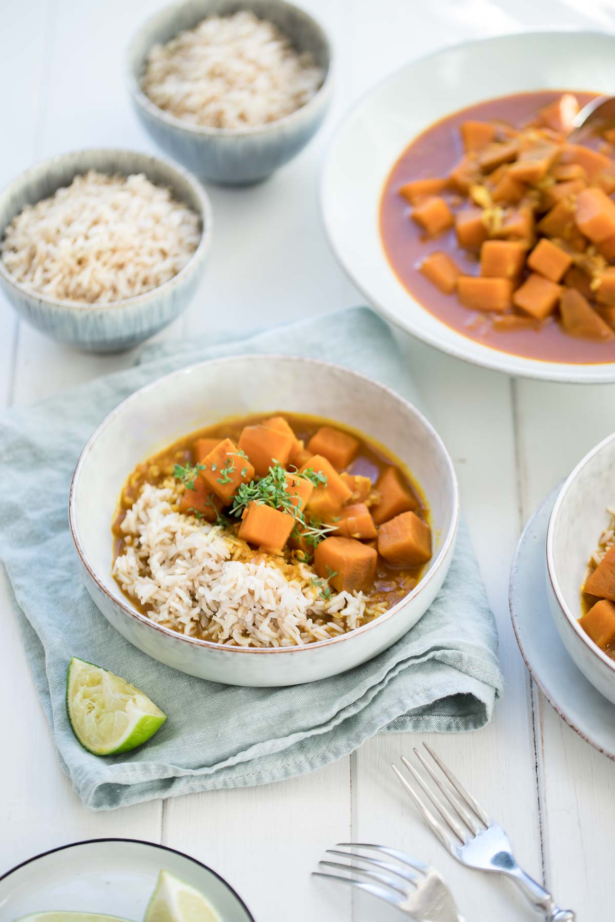Rotes Curry mit Süßkartoffeln, Kokosmilch, Kurkuma & Limetten, Thai Curry Veganes Rezept