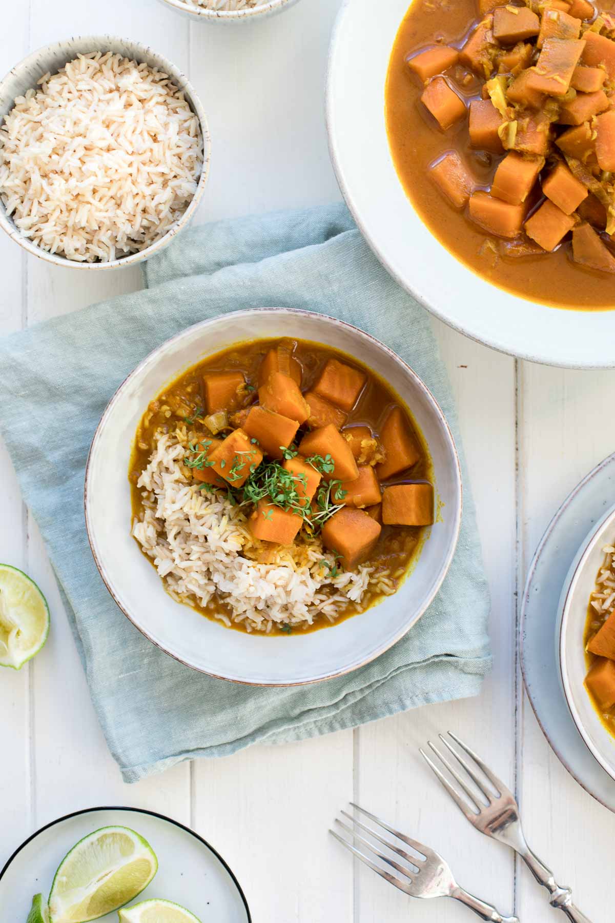 Rotes Curry mit Süßkartoffeln, Kokosmilch, Kurkuma & Limetten, Thai Curry Veganes Rezept
