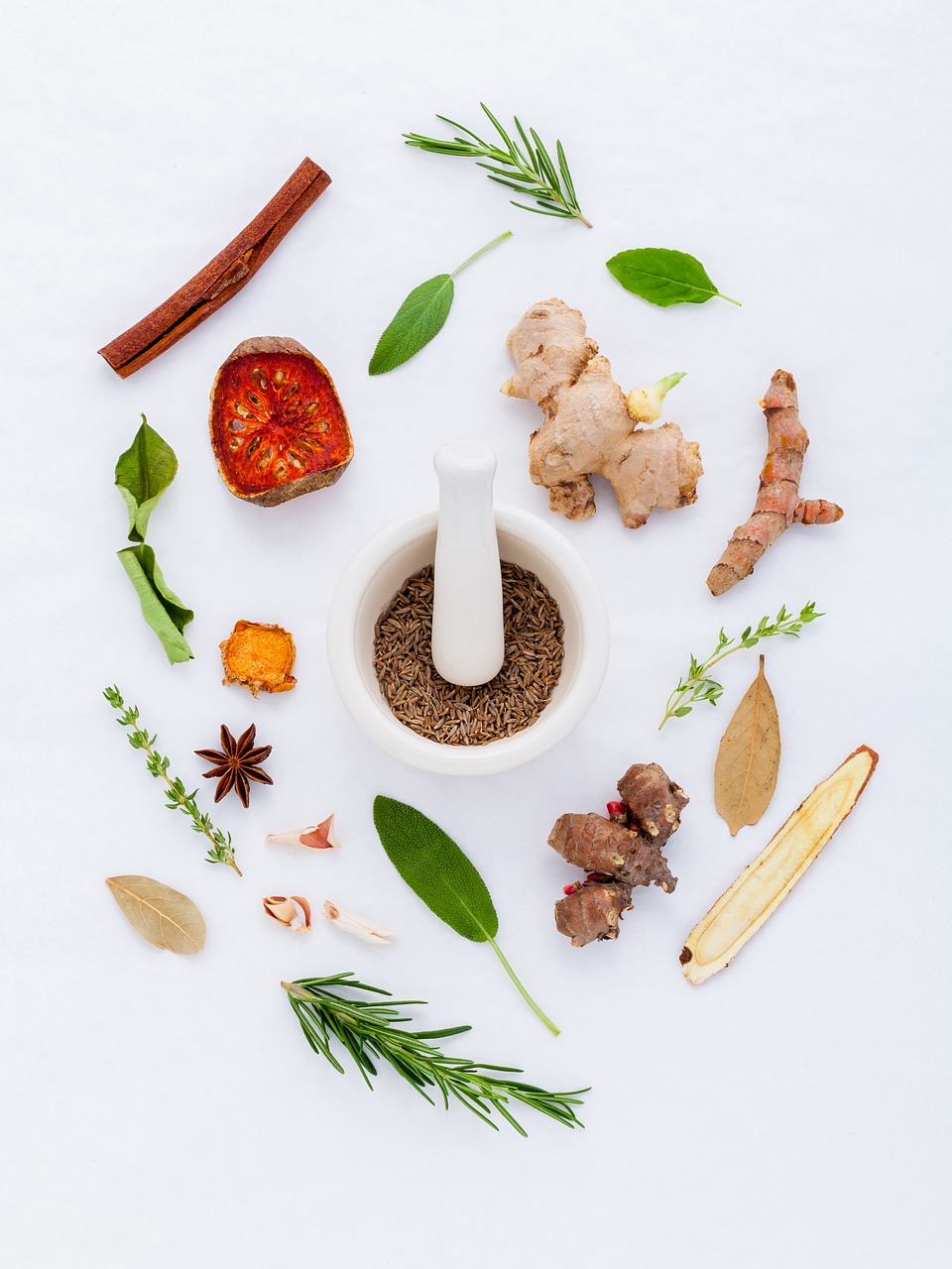 Natürliche Heilmittel bei Erkältung und Grippe, ingwer, kurkuma, kräuter