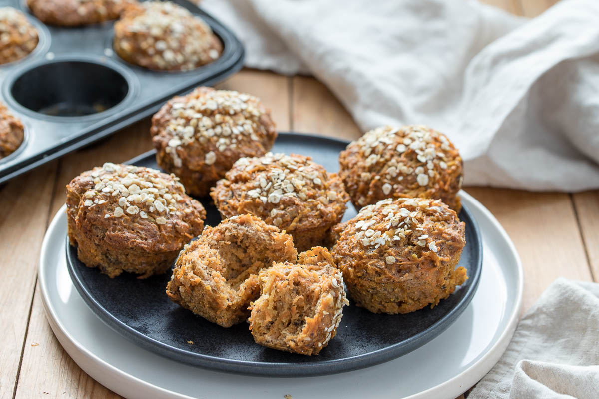 Frühstücks-Muffins mit Apfel, Karotten, Dinkel