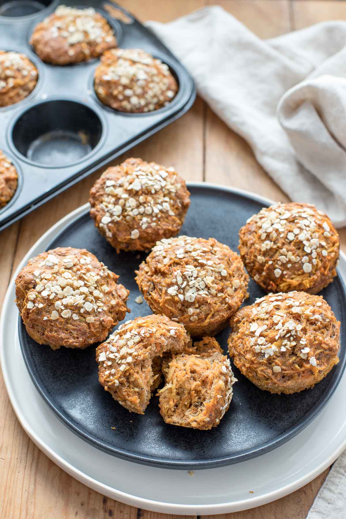 Frühstücks-Muffins mit Apfel, Karotten, Dinkel