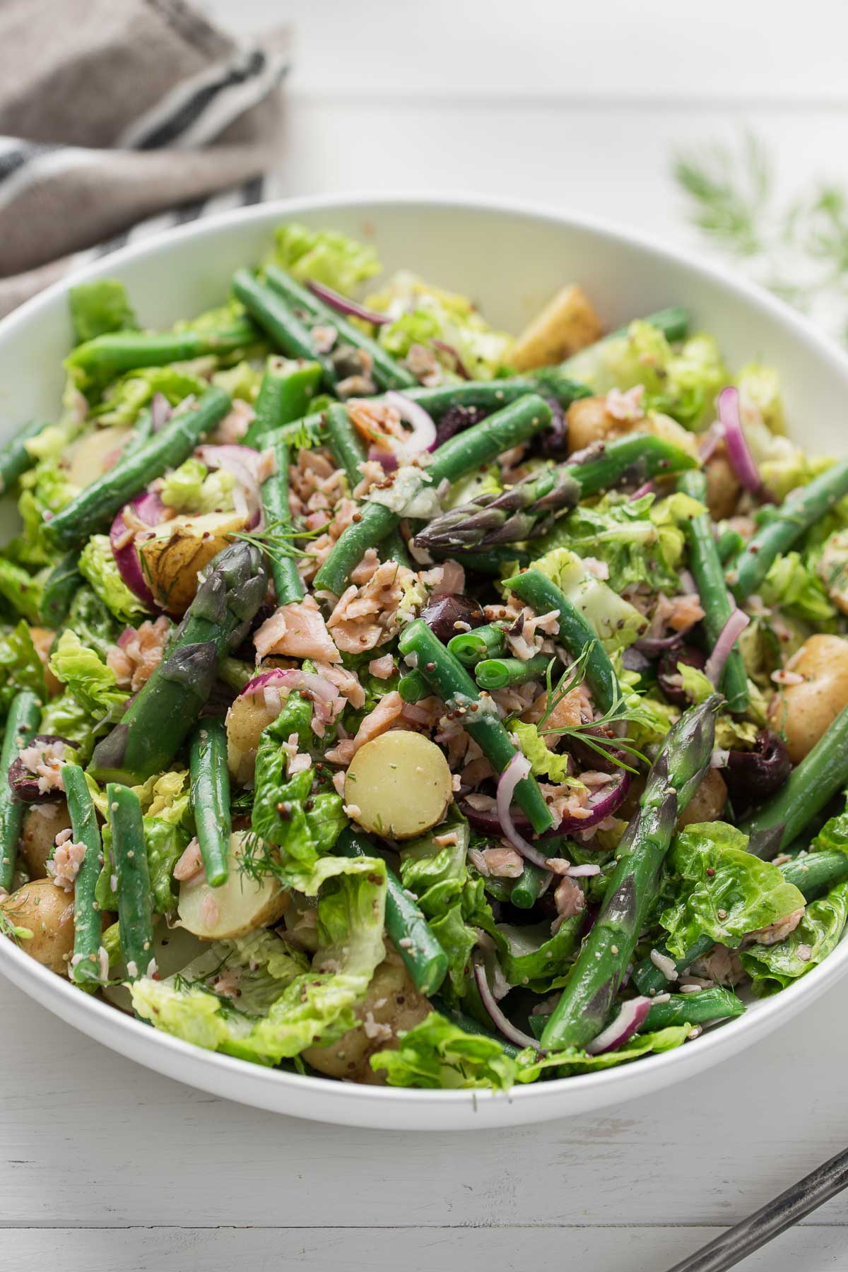 Nizza-Salat (Salade Niçoise) mit Räucherlachs