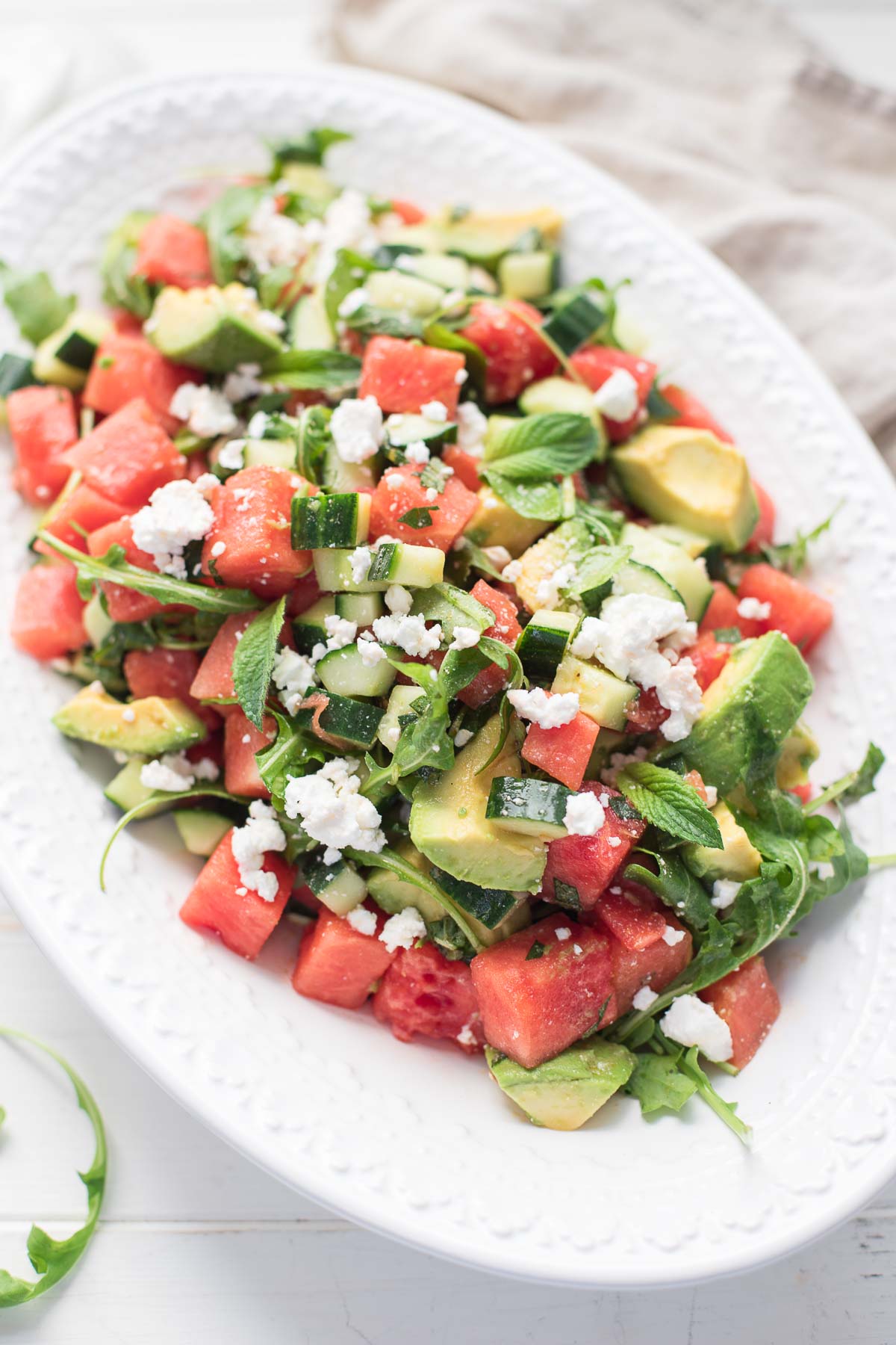 Wassermelonensalat mit Feta, Gurke, Rucola, Minze & Avocado