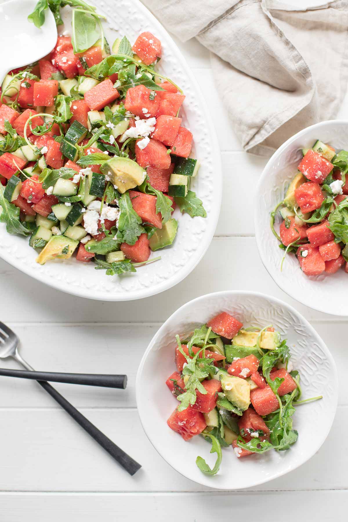 Wassermelonensalat mit Feta, Gurke, Rucola, Minze & Avocado