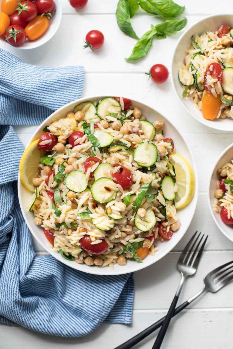 Orzo Salat (Nudelsalat) mit Zucchini, Tomaten und Kichererbsen Rezept