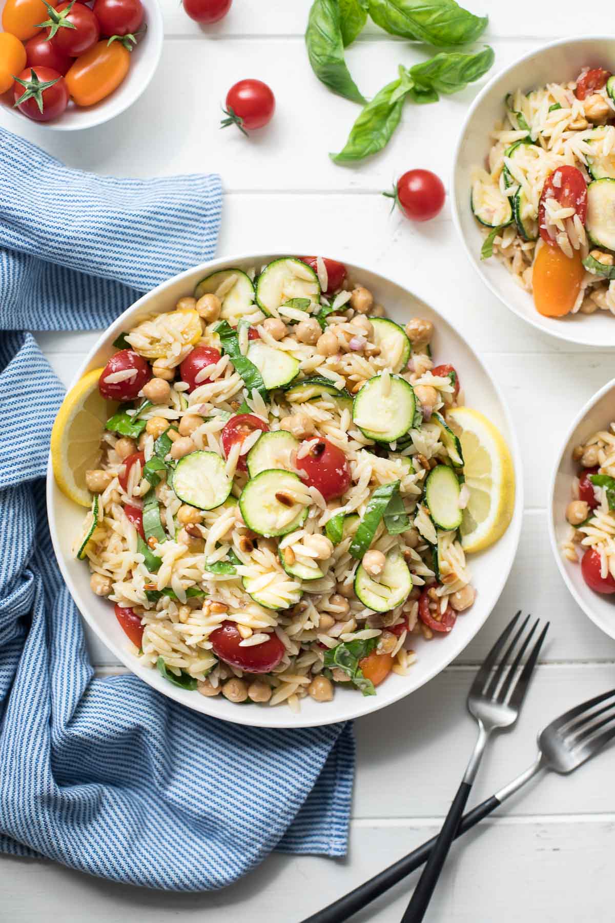 Orzo Salat (Nudelsalat) mit Zucchini, Tomaten und Kichererbsen Rezept