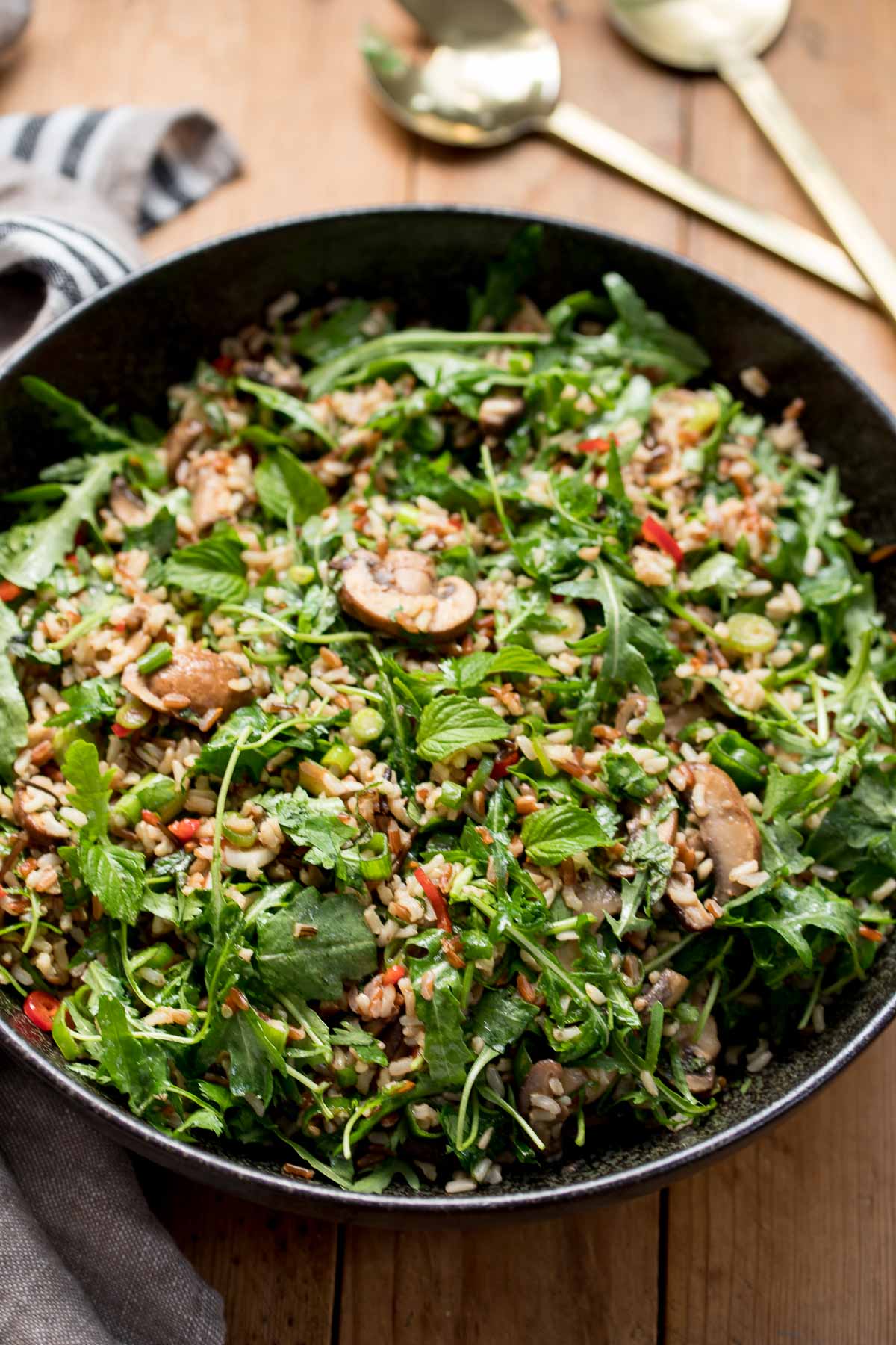 Bunter Reissalat mit Champignons und Kräuter Rezept