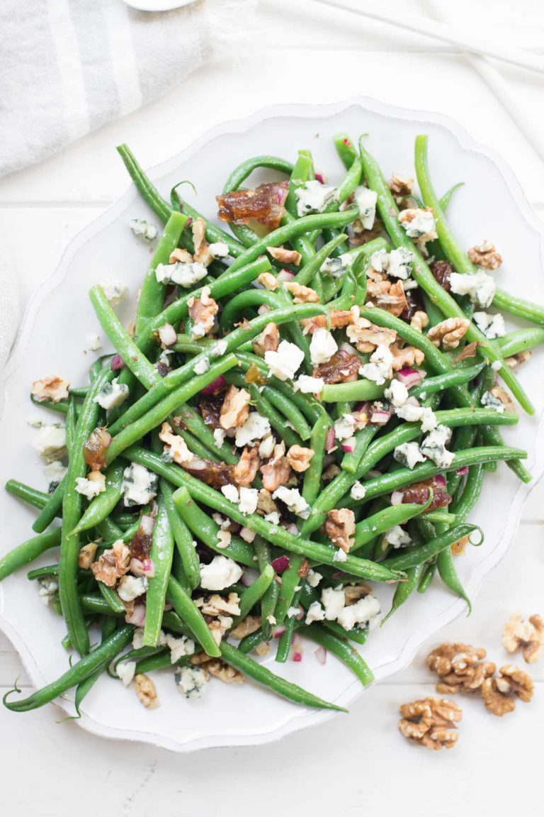 Grüne Bohnen-Salat mit Walnüssen, Datteln und Roquefort Rezept