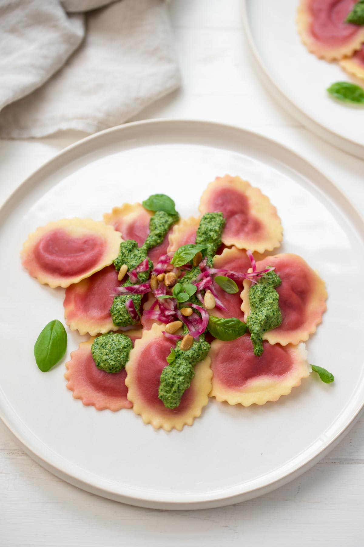 Rote‐Bete‐Raviolo mit Spinat-Pesto Rezept, Pasta Ravioli