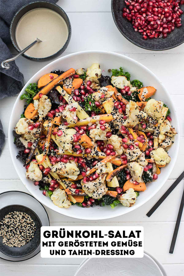 Grünkohl-Salat mit geröstetem Gemüse und Tahin-Dressing Rezept