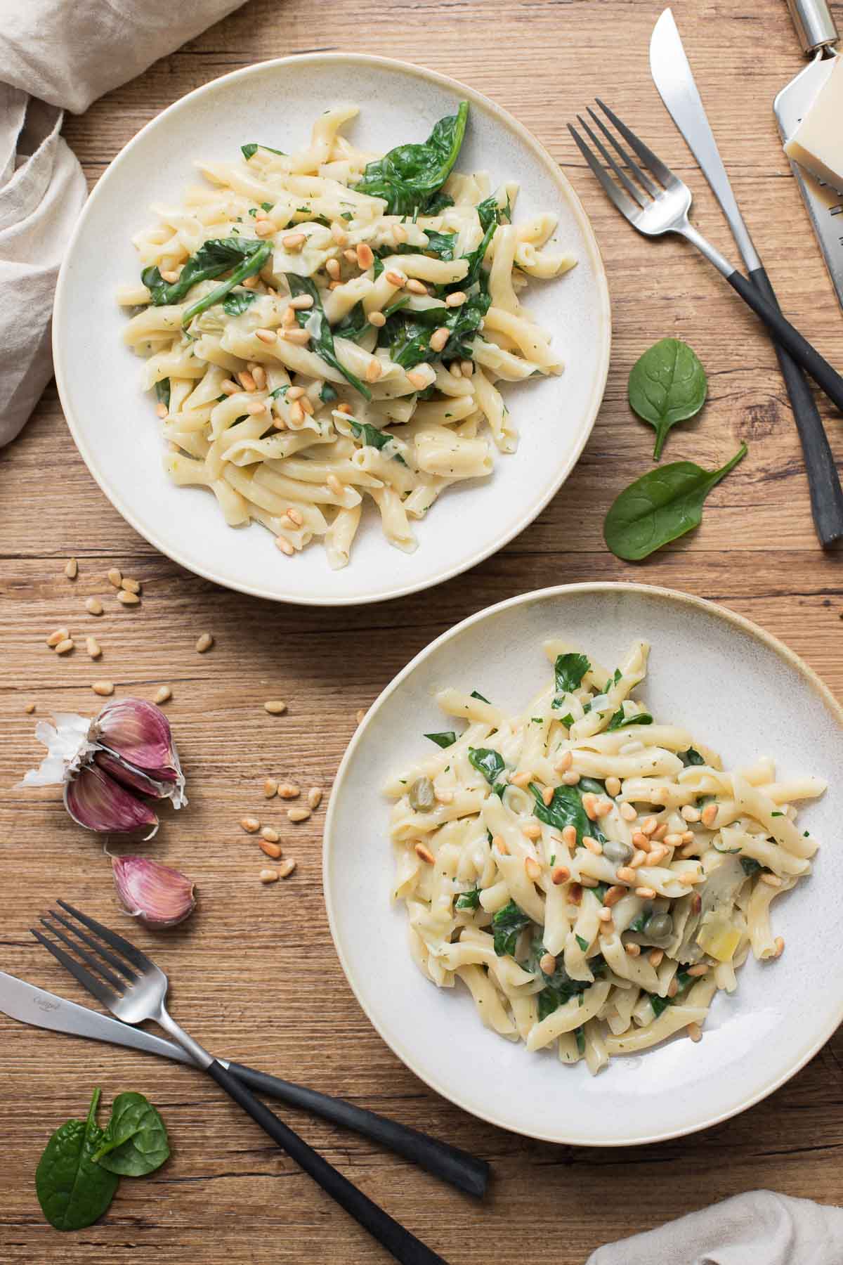 Cremige One Pot Pasta mit Artischocken und Zitrone