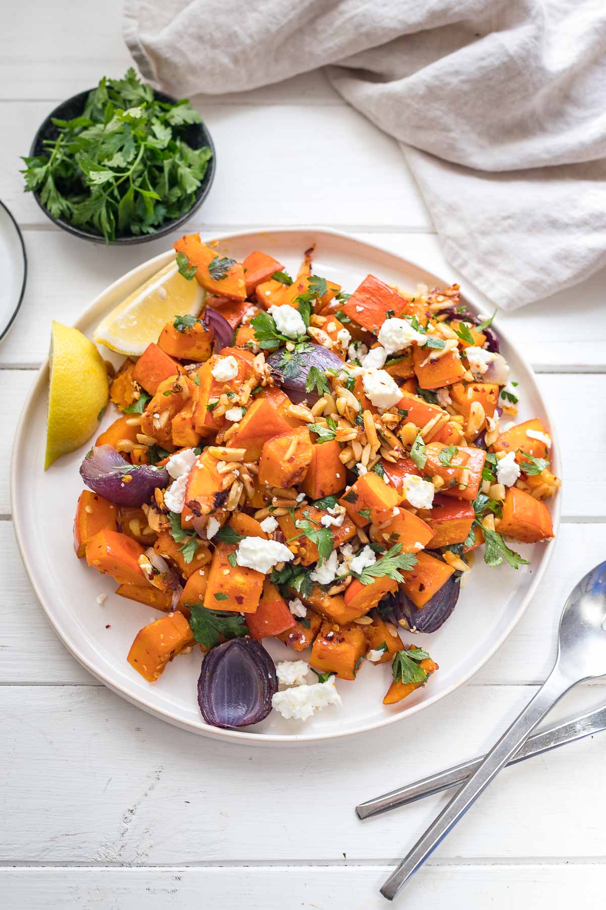Ofenkürbis mit Chili, Mandeln und Feta Rezept, Hokkaido Kürbis im Ofen