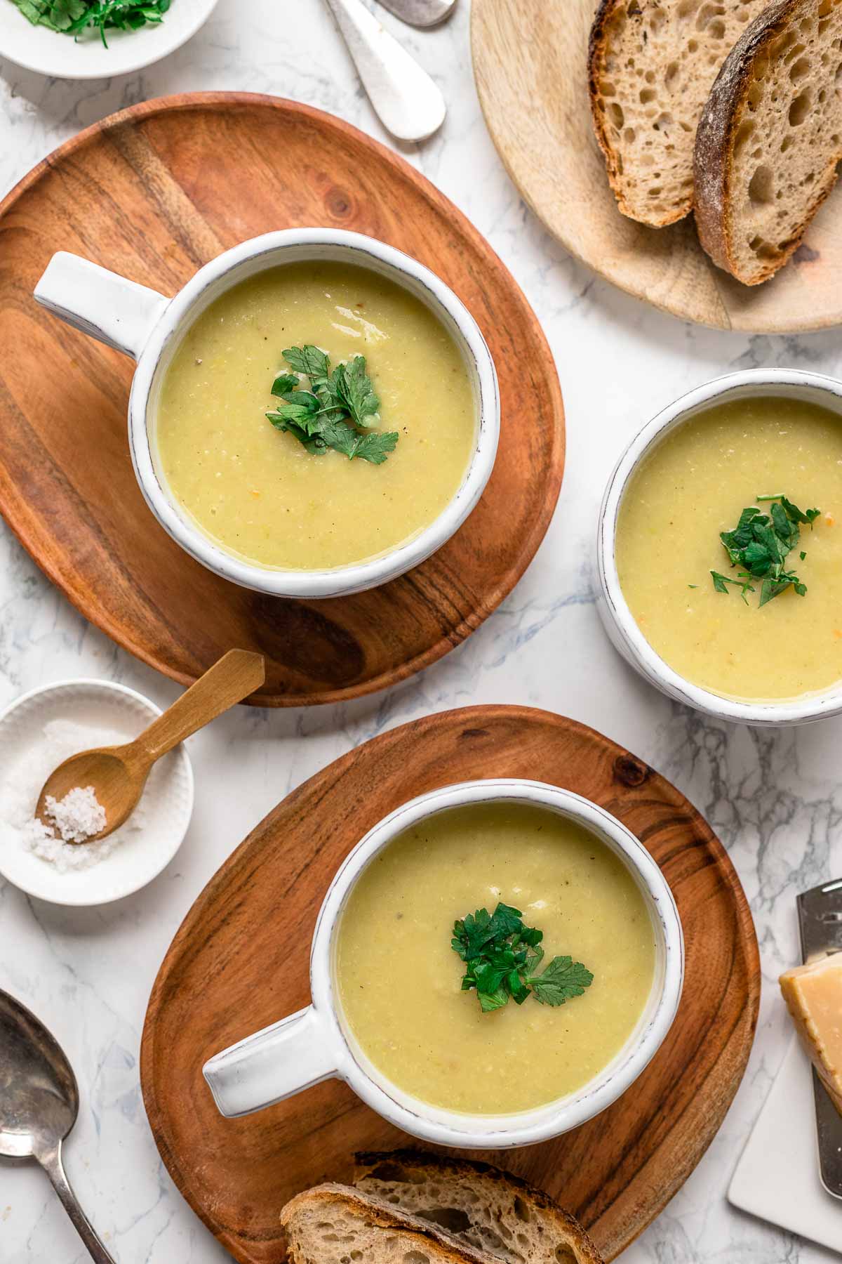 Einfache Kartoffelsuppe mit Pastinaken und Lauch, vegetarische Rezept