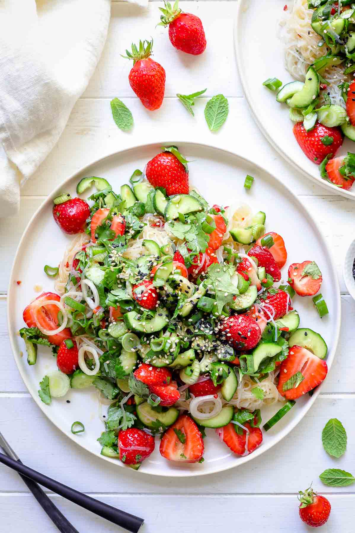 Glasnudelsalat mit Erdbeeren