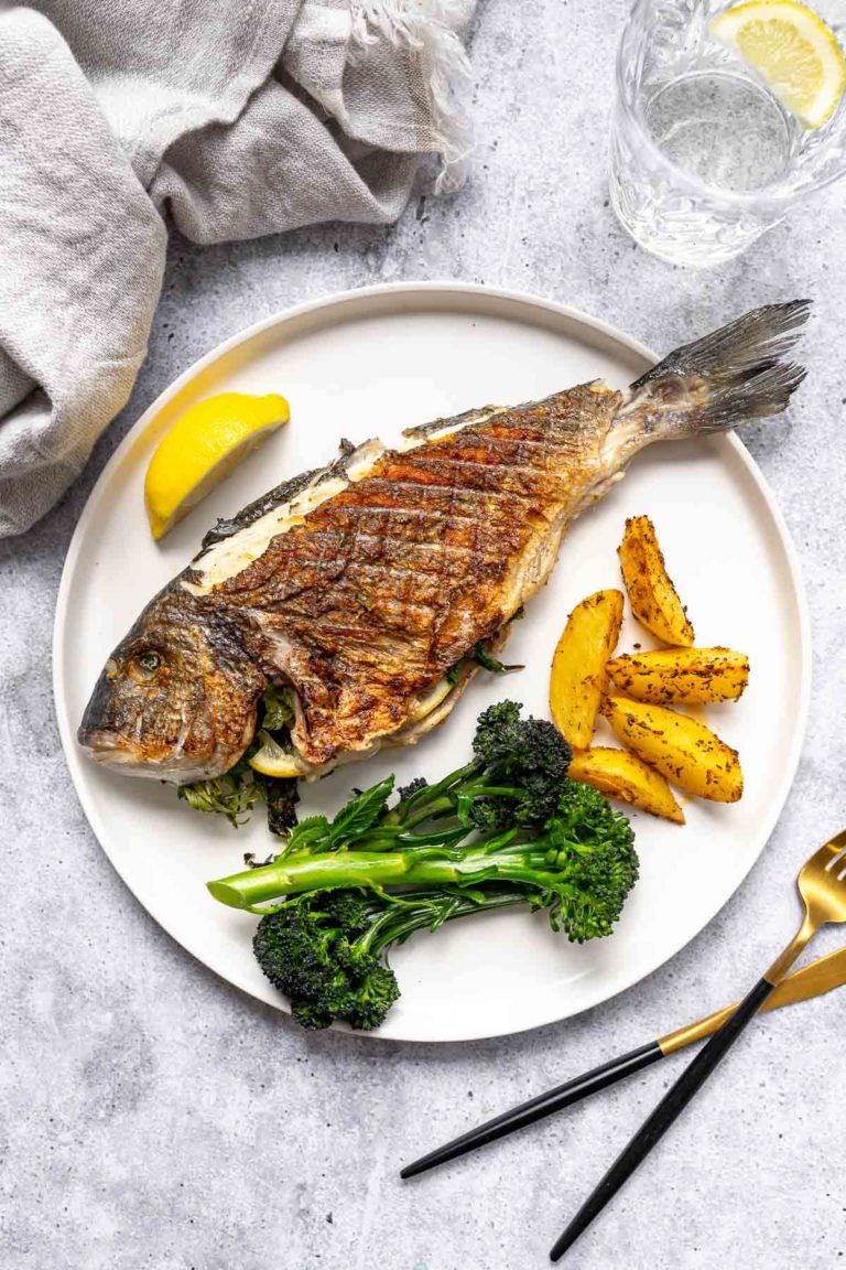 Ganzer Fisch vom Grill — Gegrillte Dorade