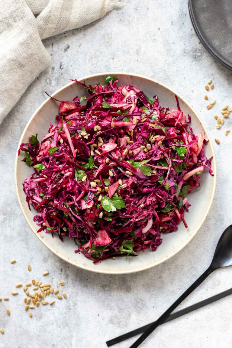 Rotkohlsalat mit Birne und Cranberries