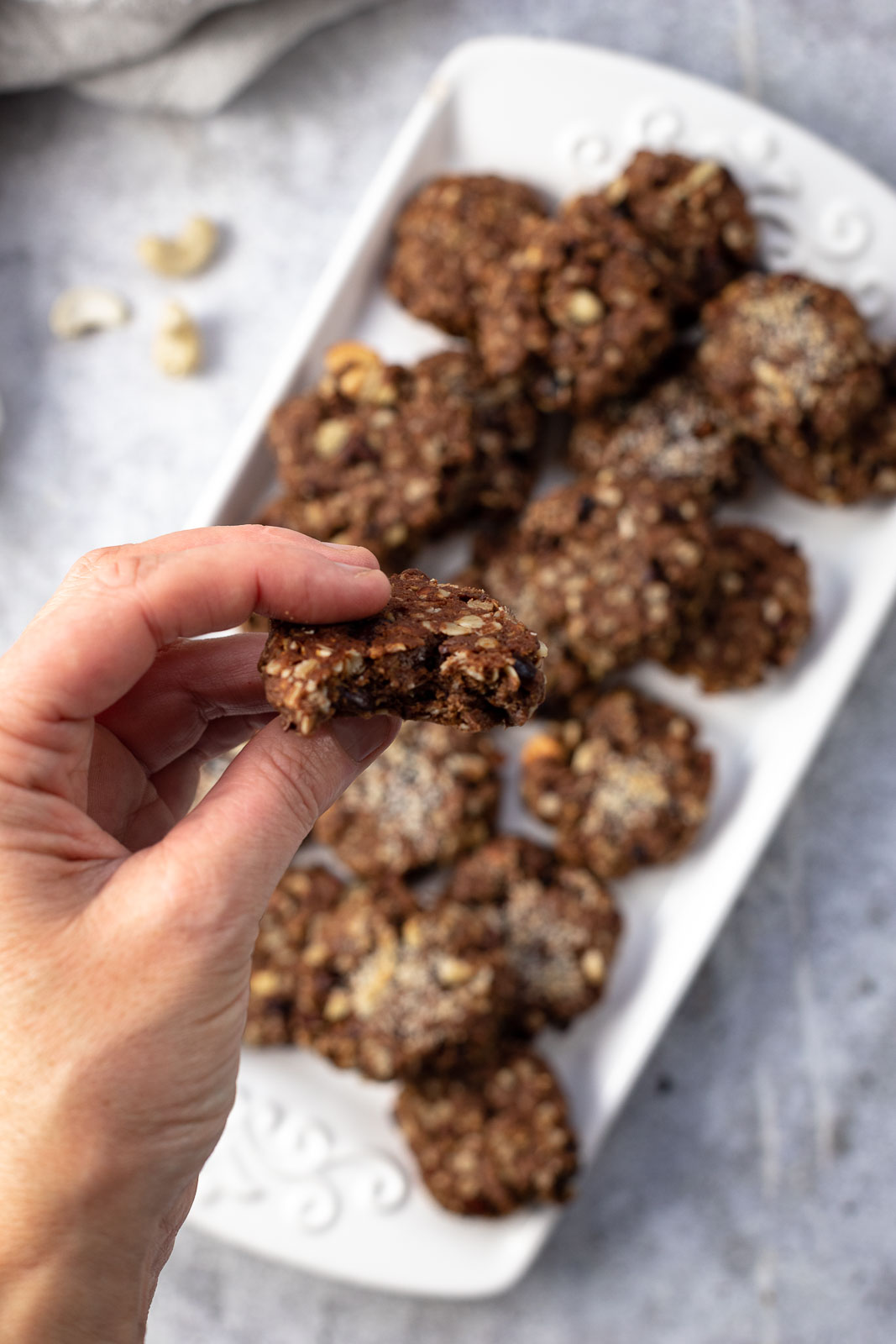 Dinkel-Schoko-Kekse mit Cashew & Kakoa Nibs, vegan Rezept