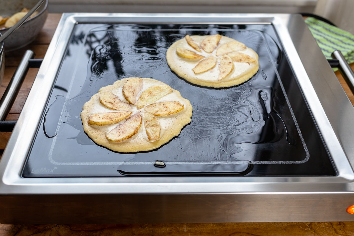 Apfelpfannkuchen Rezept auf Tischgrill