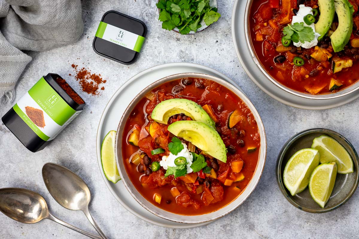 Vegetarisches Chili mit schwarzen Bohnen Rezept mit Elle Herbs