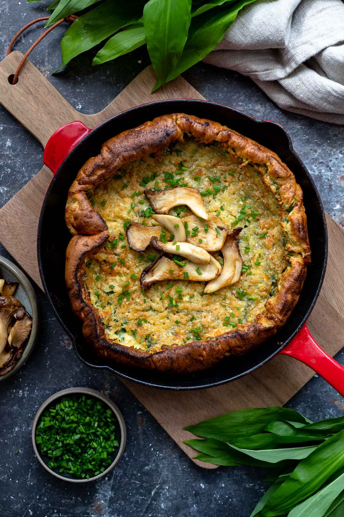 Dutch Baby Rezept mit Parmesan und Bärlauch