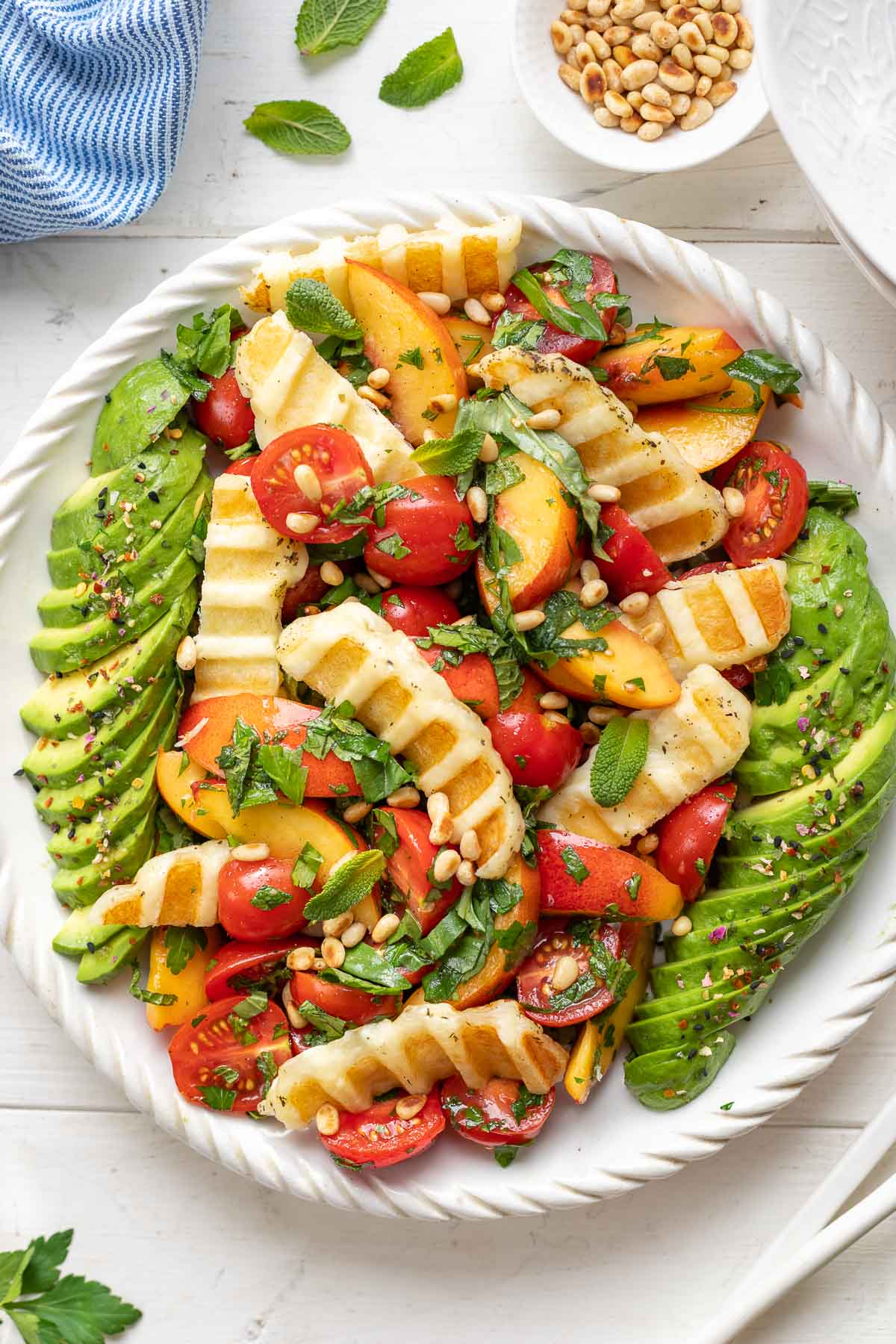 Grillsalat mit Halloumi, Nektarine und Tomaten