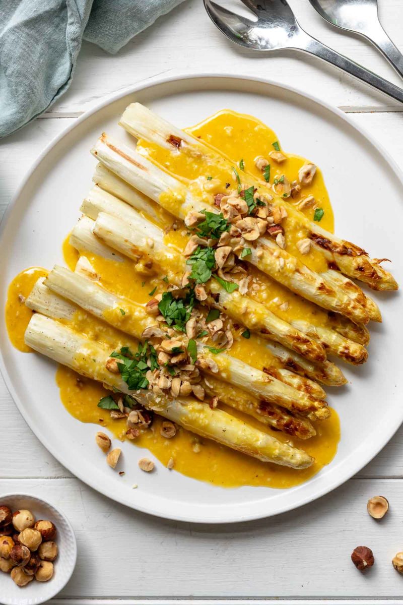 Gerösteter Spargel mit Parmesan-Trüffel-Vinaigrette Rezept - Spargelrezepte