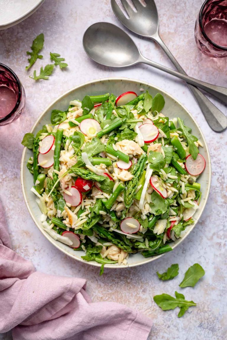 Nudelsalat mit geräucherter Forelle & Spargel, Fenchel, Kapern