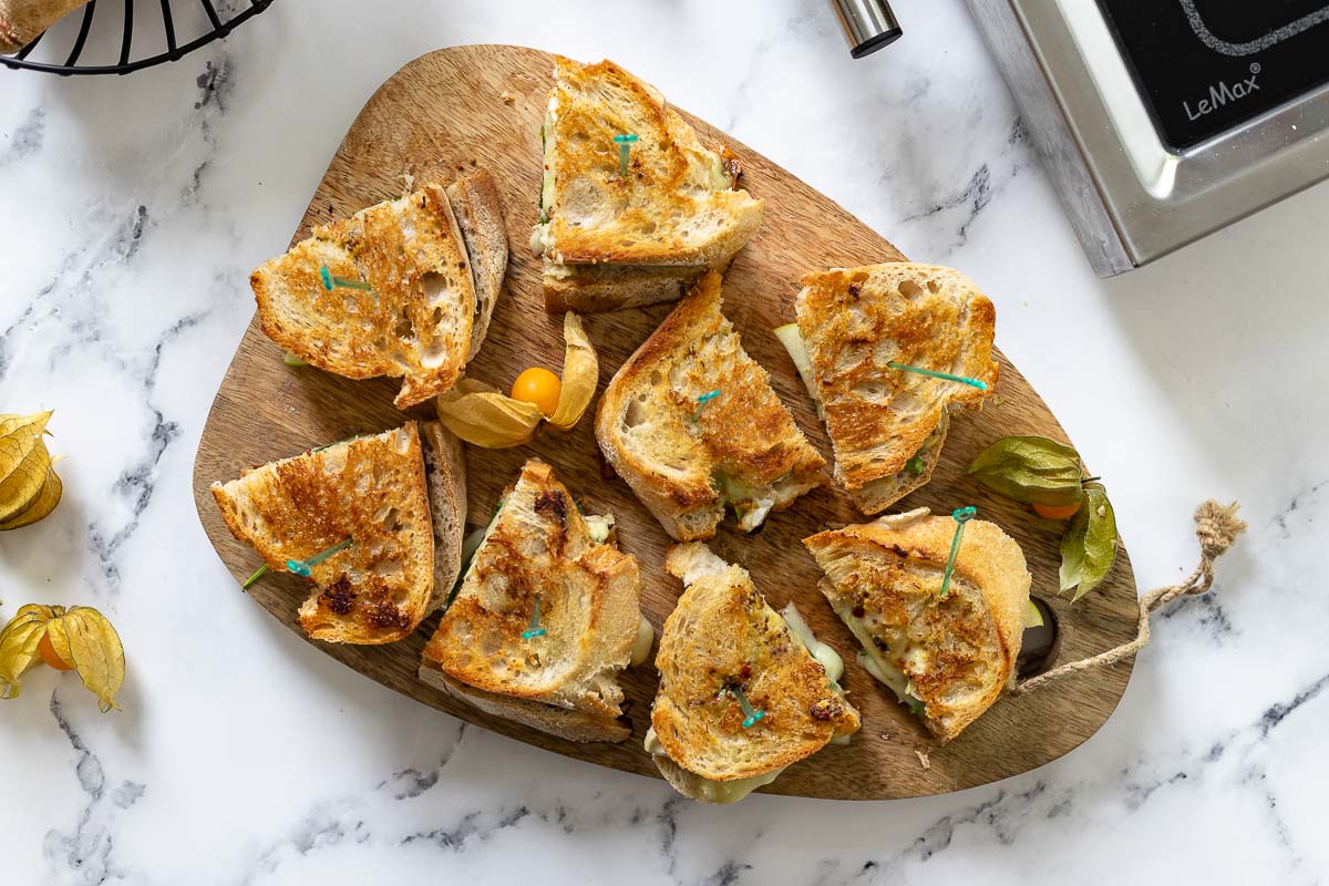 Gegrillter Käse-Sandwich mit Brie, Apfel & Honig-Senf (Grilled Cheese Sandwich)