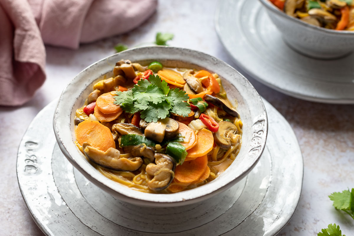 Thai Erdnuss-Nudeln mit Gemüse Rezept