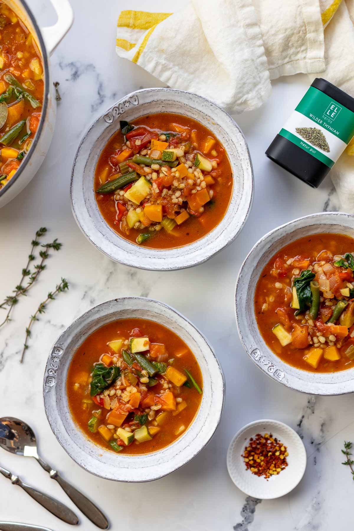 Graupensuppe mit Gemüse und Elle Herbs