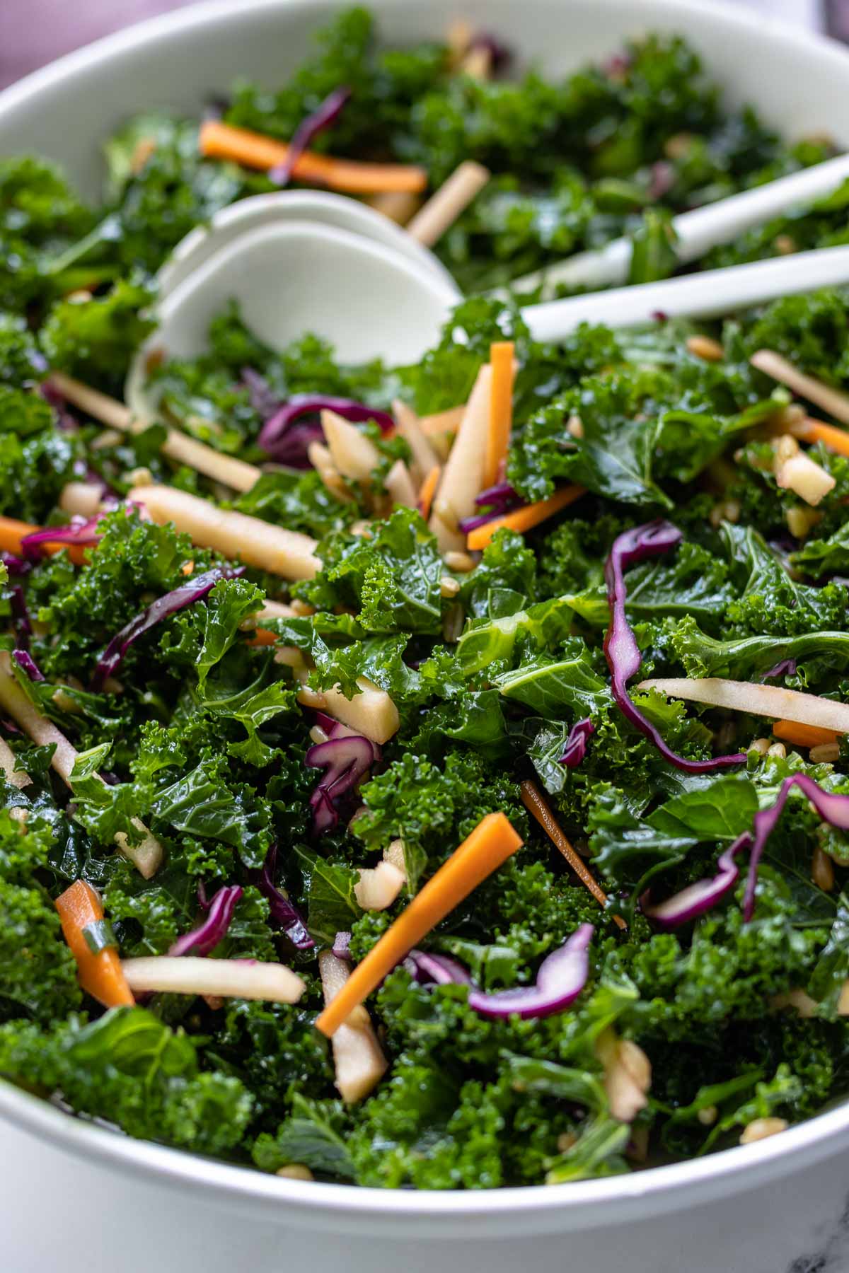 Massierter Grünkohl-Salat (Winterliche Rohkostsalat)