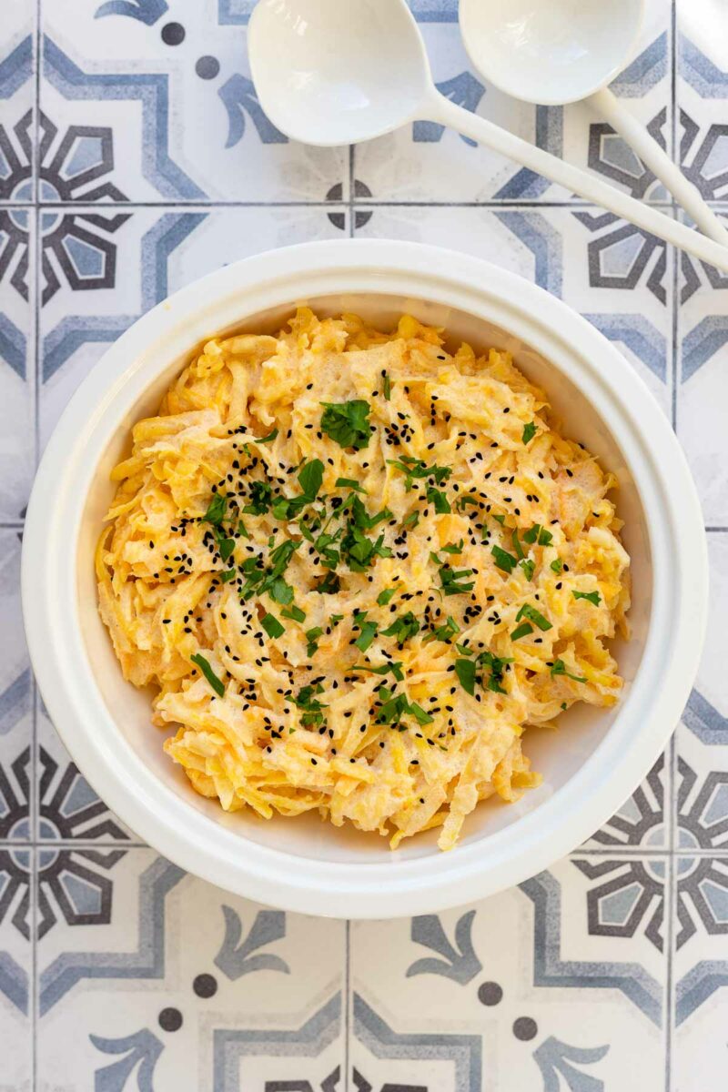 Gemüse im Herbst: Karotten-Apfel-Salat mit Joghurt-Dressing Rezept