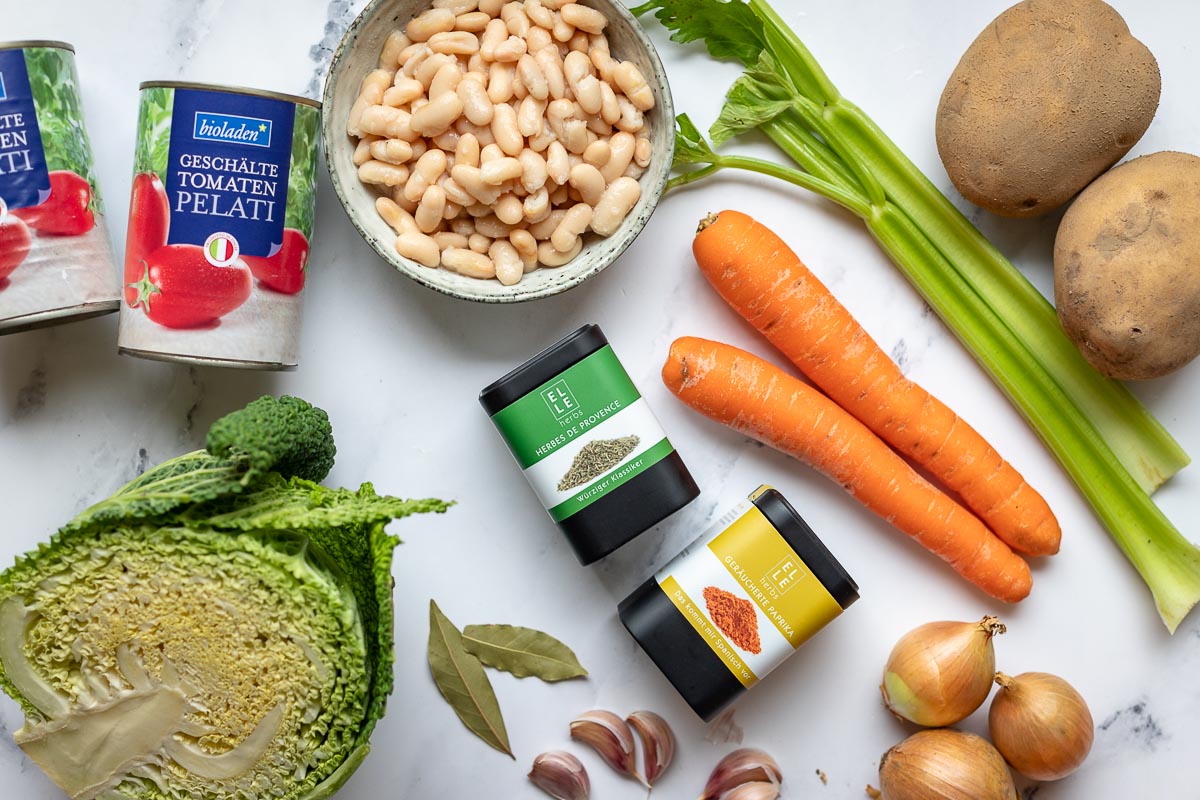 Zutaten für Gemüsesuppe