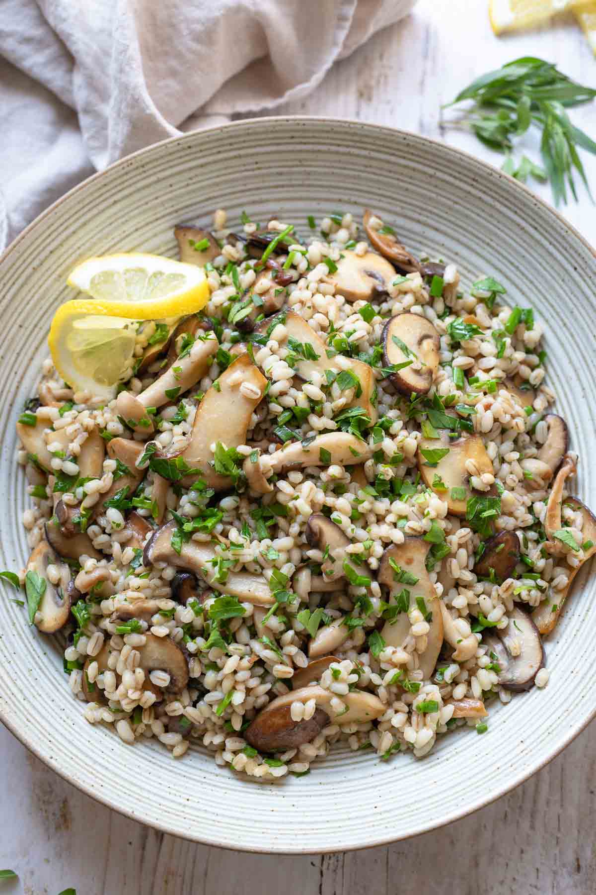 Warmer Pilzsalat mit Gerste und Kräutern Rezept
