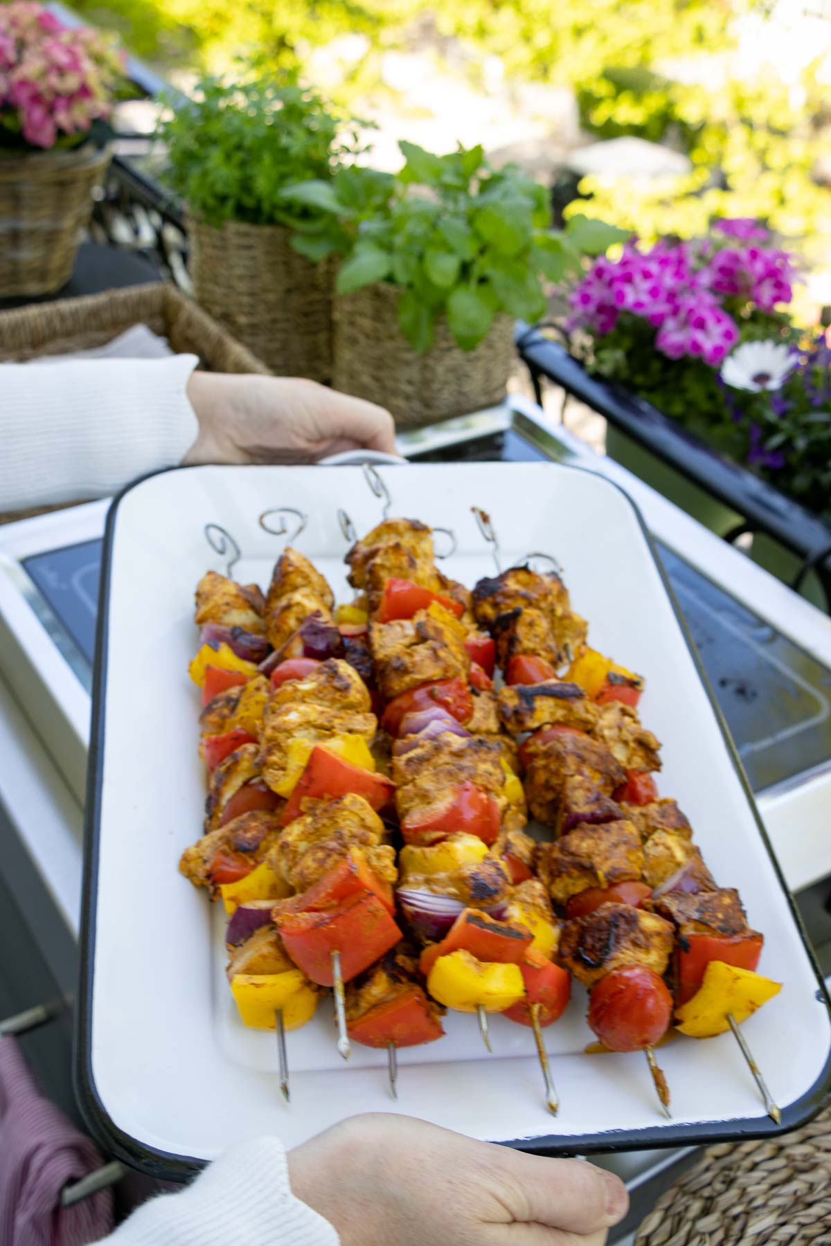Tandoori Hähnchenspieße Rezept mit Gemüse & Joghurt Dip