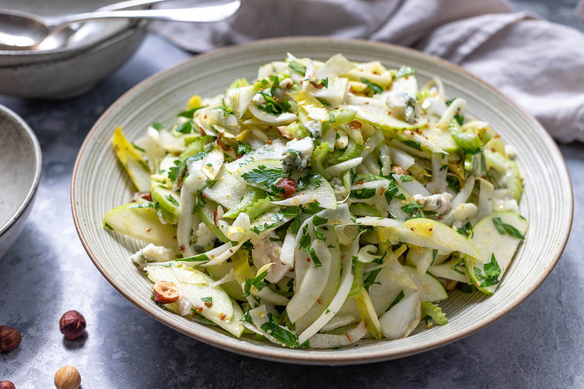 Stangensellerie Salat mit Apfel & Roquefort