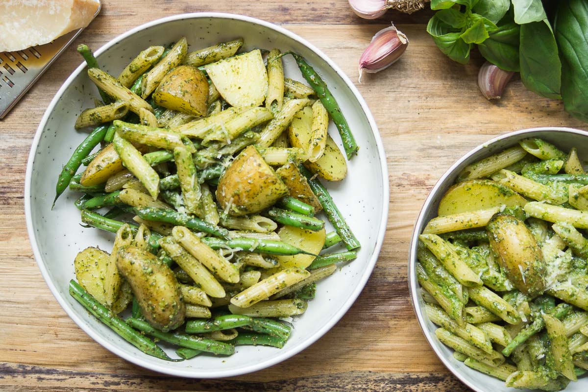 ligurische Pasta mit grünen Bohnen, Kartoffeln und Pesto