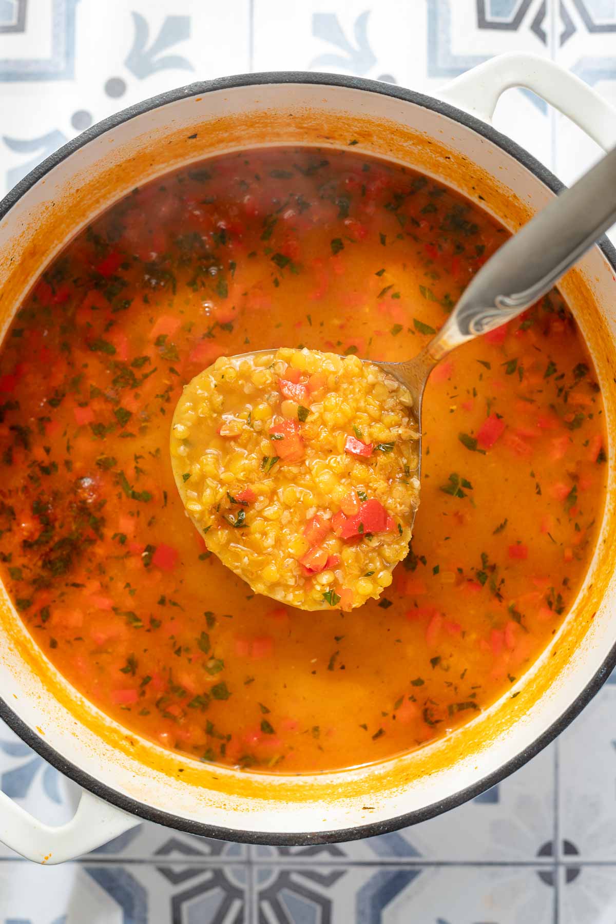 Topf mit Türkische Linsensuppe