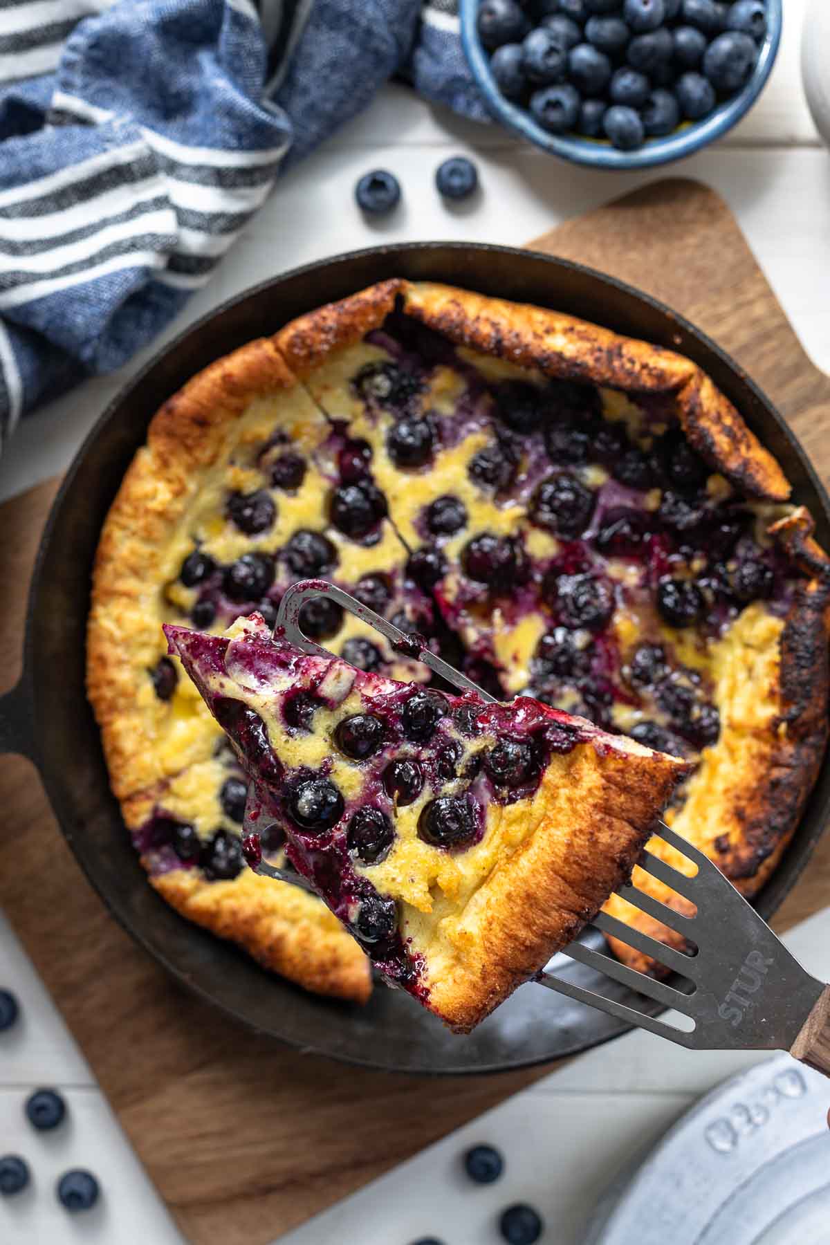 Ofenpfannkuchen mit Heidelbeeren Rezept (Dutch Baby mit Blaubeeren)