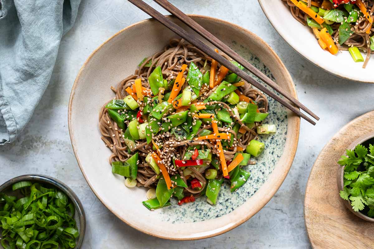 Soba Nudeln Rezept mit Wok-Gemüse